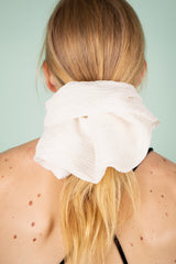 Giga Scrunchie In White Crinkle Chiffon