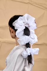 Giga Scrunchie in Black and White Feather Stroke Dye