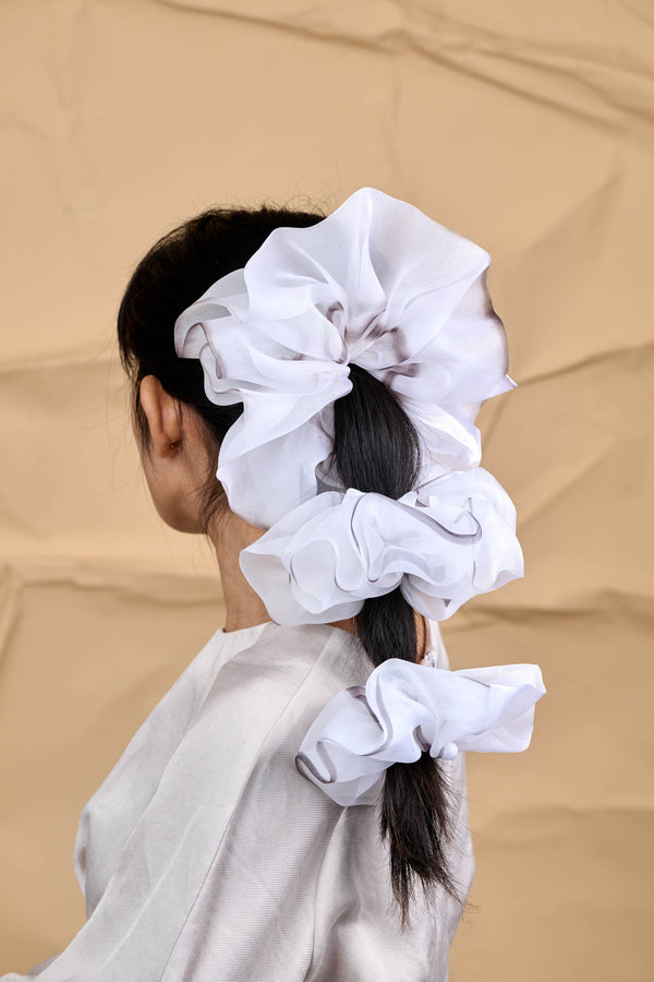 Giga Scrunchie in Black and White Feather Stroke Dye