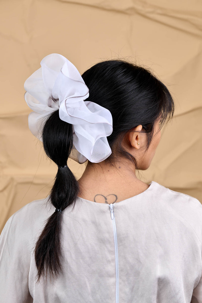 Giga Scrunchie in Black and White Feather Stroke Dye