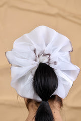 Giga Scrunchie in Black and White Feather Stroke Dye