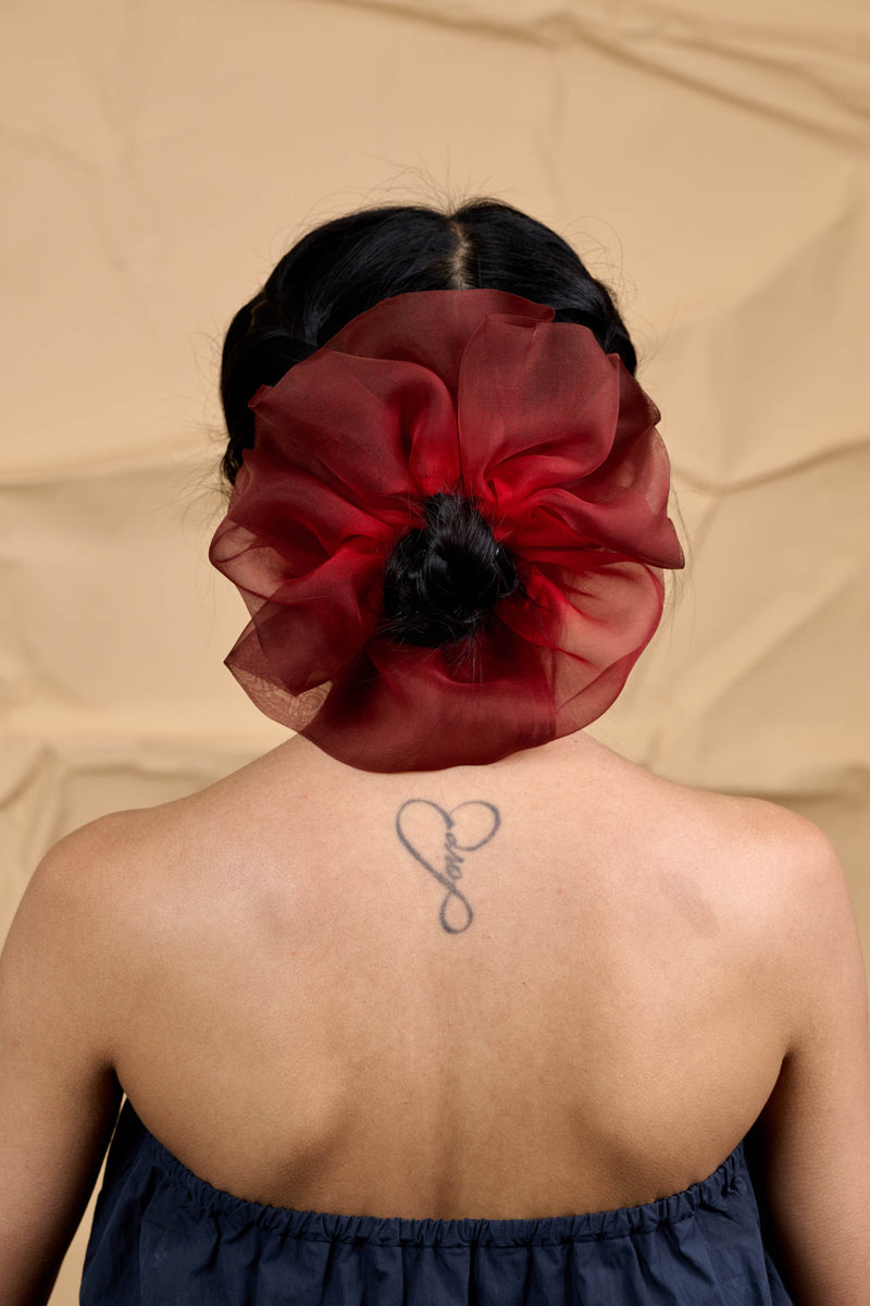 Giga Scrunchie in Black Velvet Rose Dip Dye