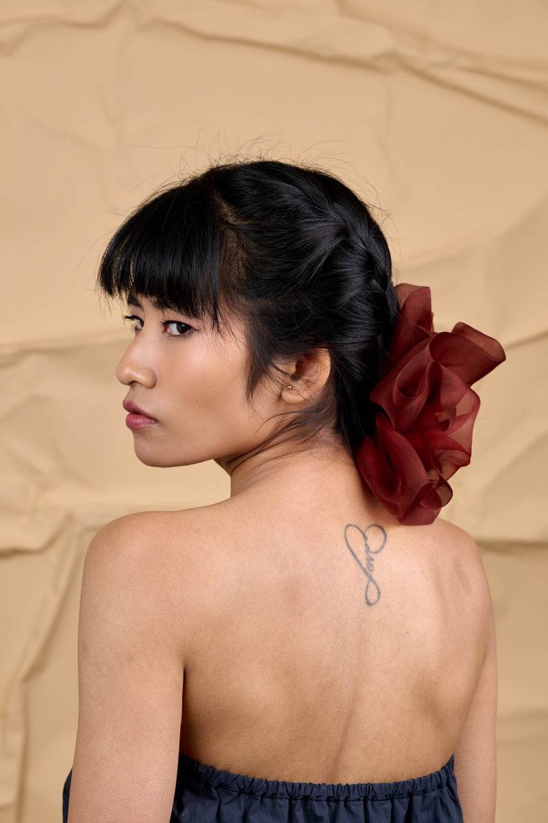 Giga Scrunchie in Black Velvet Rose Dip Dye