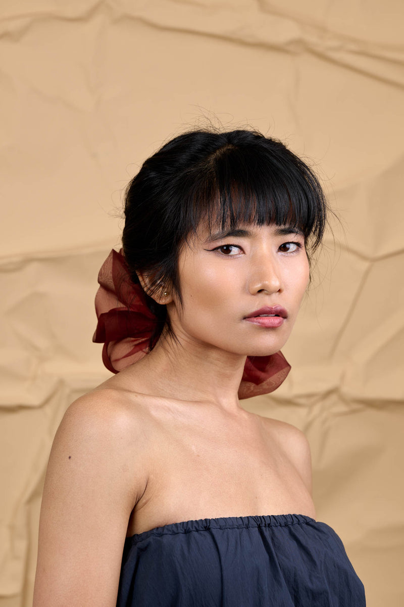 Giga Scrunchie in Black Velvet Rose Dip Dye
