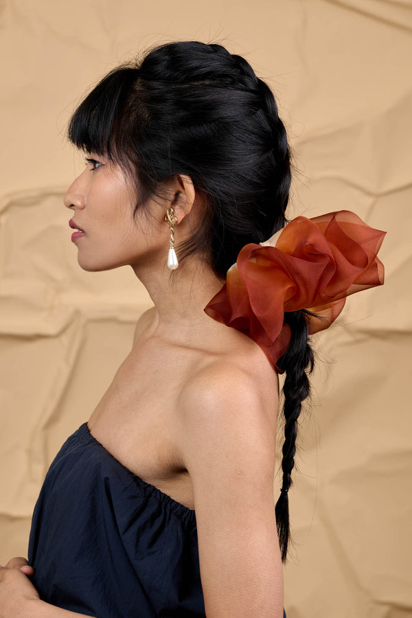 Giga Scrunchie in Bark's Resin Dip Dye