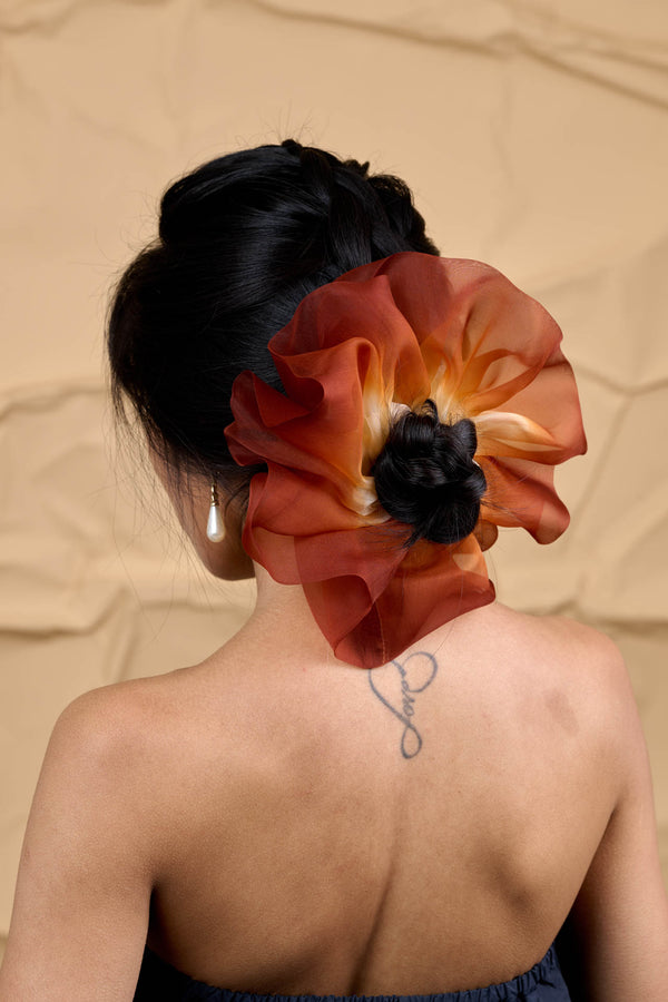 Giga Scrunchie in Bark's Resin Dip Dye