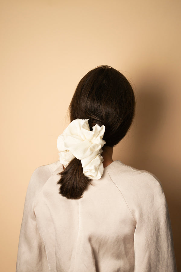 Scrunchie White Embroidered Silk - Mega & Giga - Gliese 504