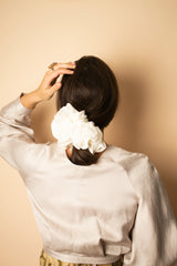 Scrunchie White Embroidered Silk - Mega & Giga - Gliese 504